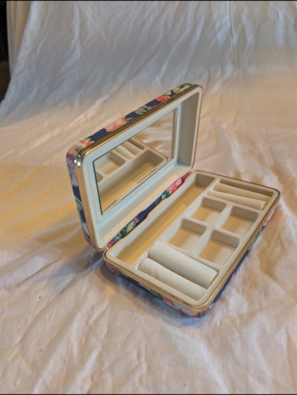 2/30$ Vintage Floral Navy Blue and Cream Jewelry Organizer Case